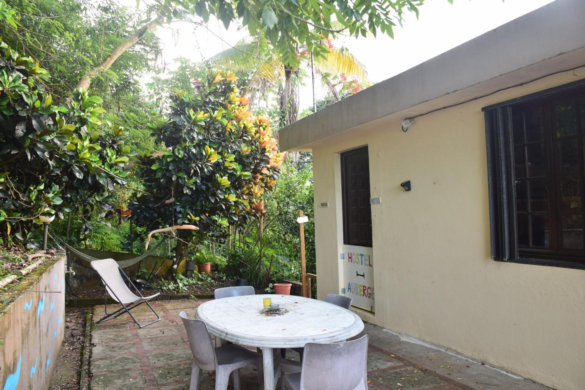 Top Hill Hostel- Martinique- Auberge Dortoir Trinite  Exterior foto